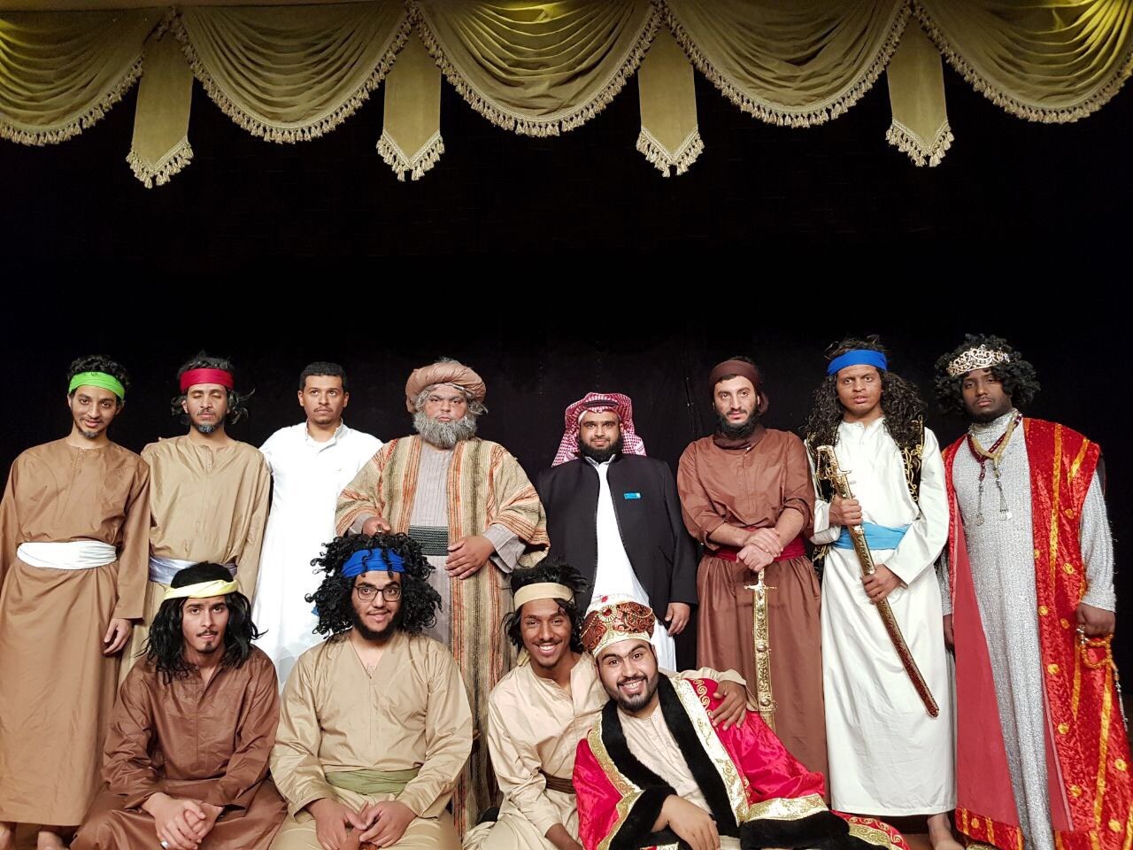 بدء العروض المسرحية في المملكة يضئ ابتسامة الجمهور احتفالا بالعيد